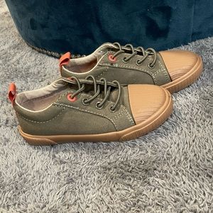 Boys old navy sneaker size 9c